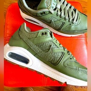 Nike Women's Air Max Command PRM- Palm Green/ Croc skin detail size 8.5